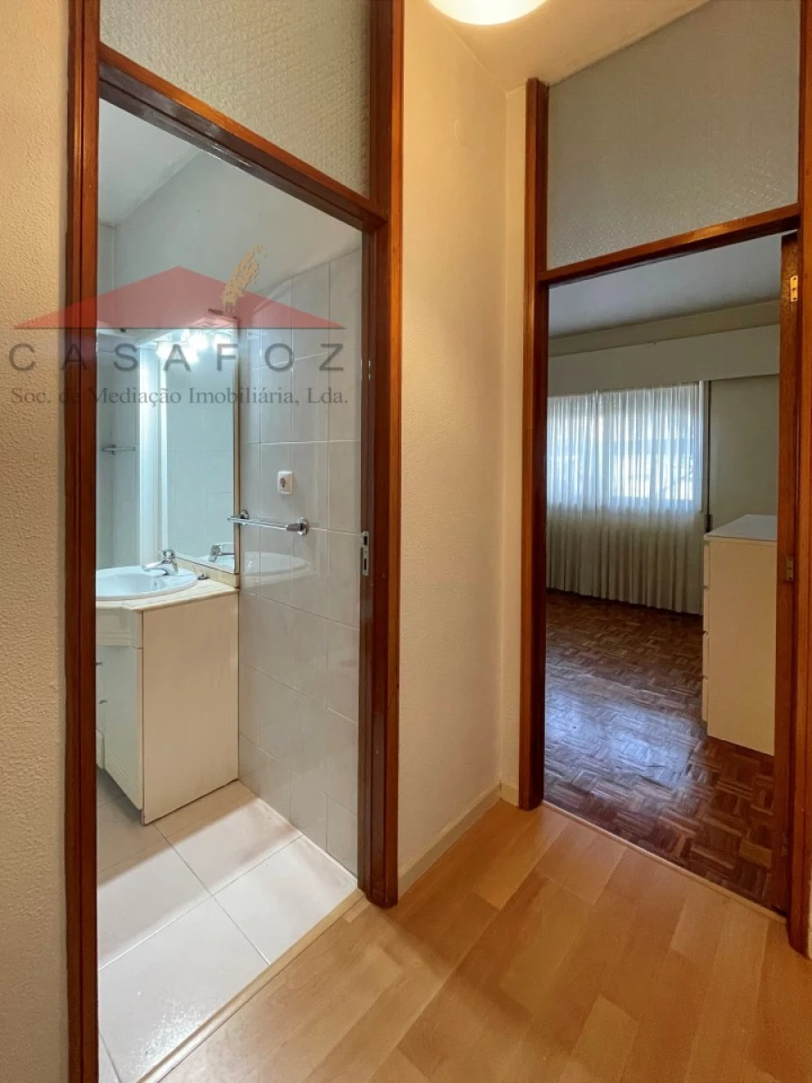 Apartamento T1 para Arrendamento em Ramalde Foto 18