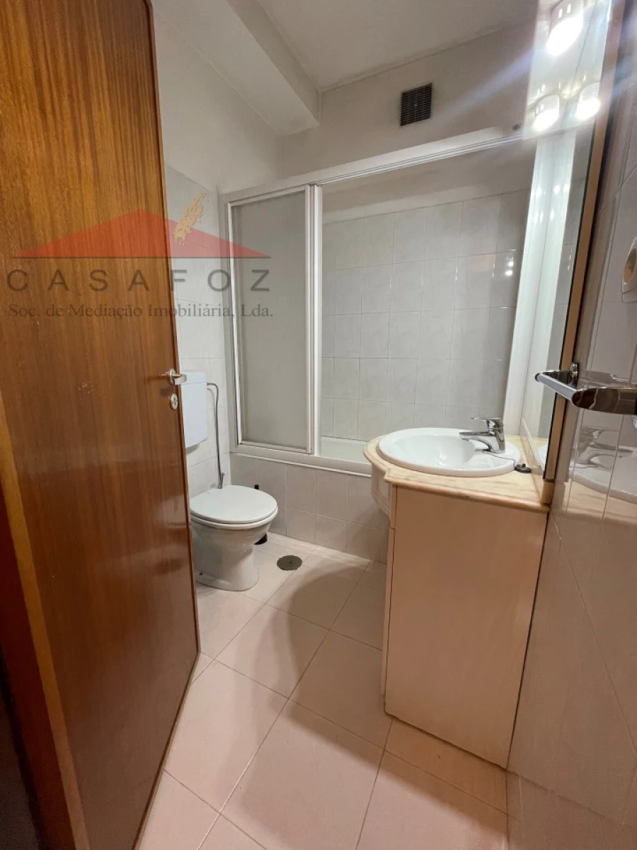 Apartamento T1 para Arrendamento em Ramalde Foto 24