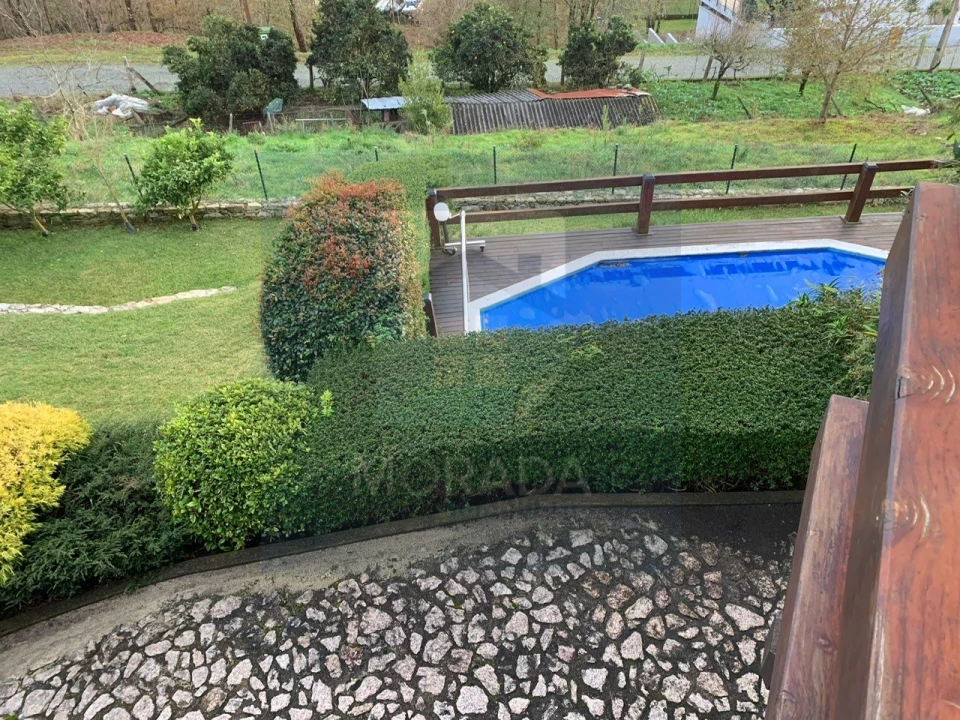 Moradia T4 para Venda em Loivo Foto 6