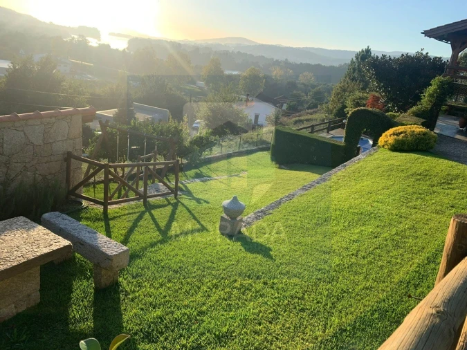 Moradia T4 para Venda em Loivo Foto 12