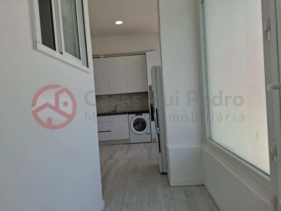 Apartamento T3 para Venda em Laranjeiro e Feijó Foto 2