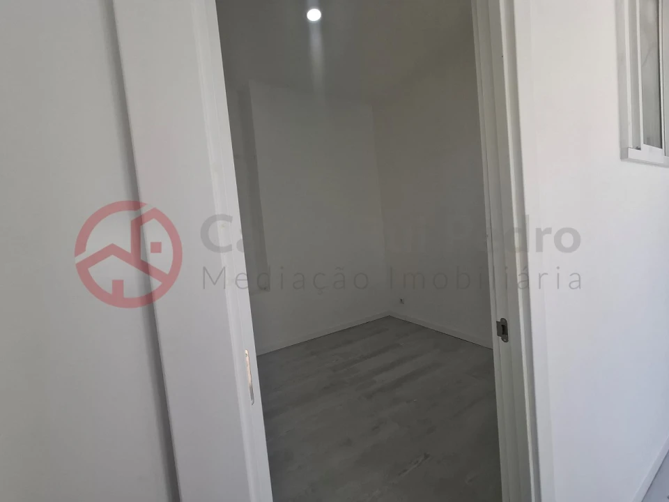 Apartamento T3 para Venda em Laranjeiro e Feijó Foto 4