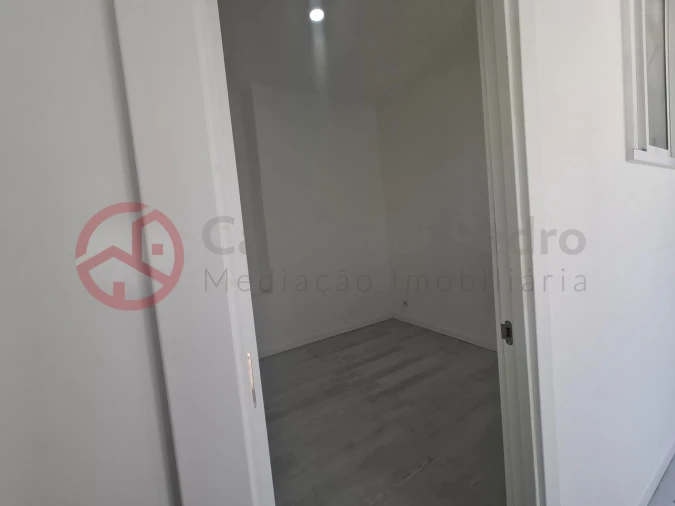 Apartamento T3 para Venda em Laranjeiro e Feijó Foto 4
