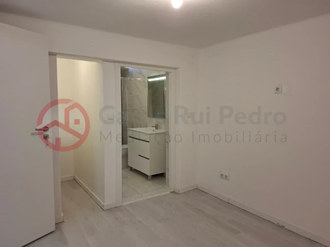 Apartamento T3 para Venda em Laranjeiro e Feijó Foto 18