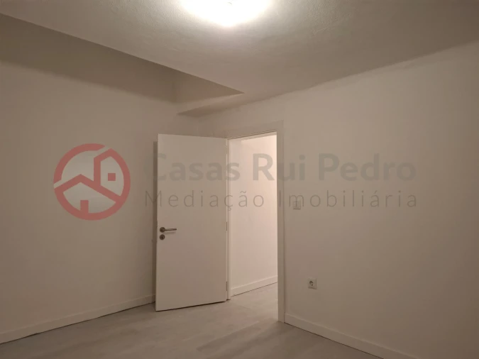 Apartamento T3 para Venda em Laranjeiro e Feijó Foto 22