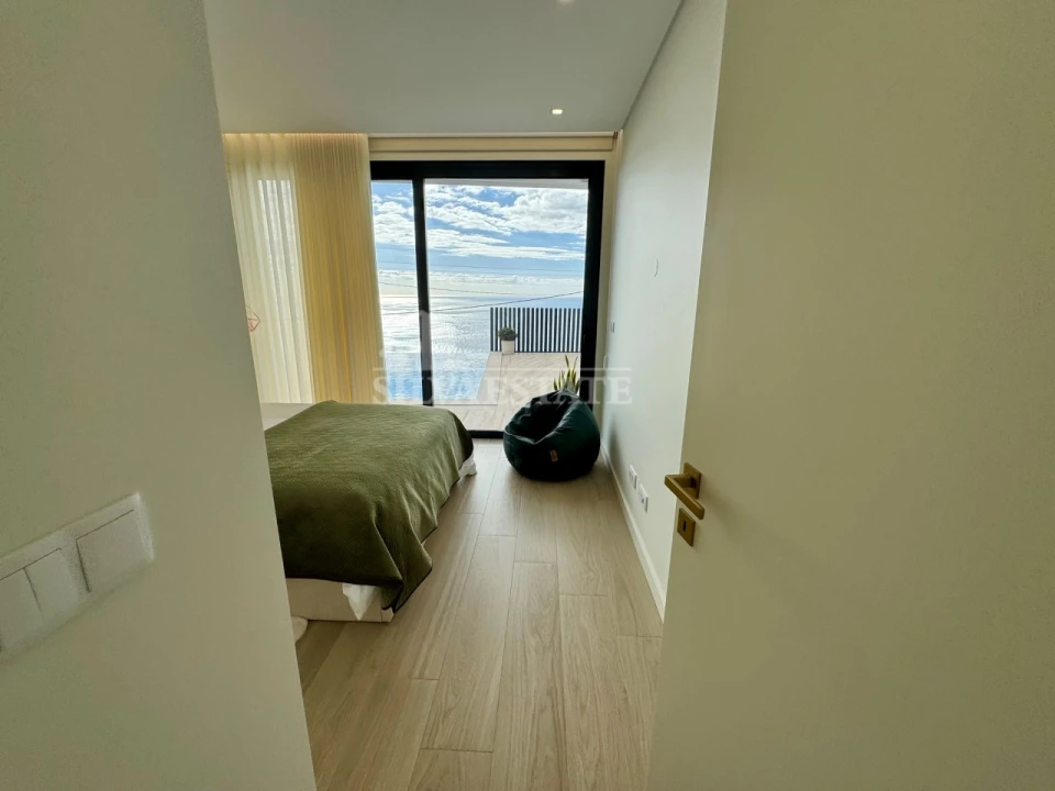 Moradia T3 para Venda em Arco da Calheta Foto 19