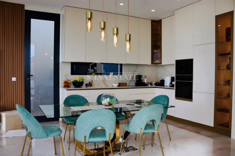 Moradia T3 para Venda em Arco da Calheta Foto 9