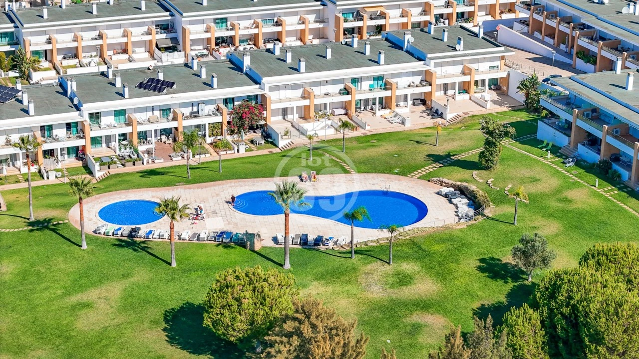 Moradia T2 para Venda em Albufeira e Olhos de Água Foto 1