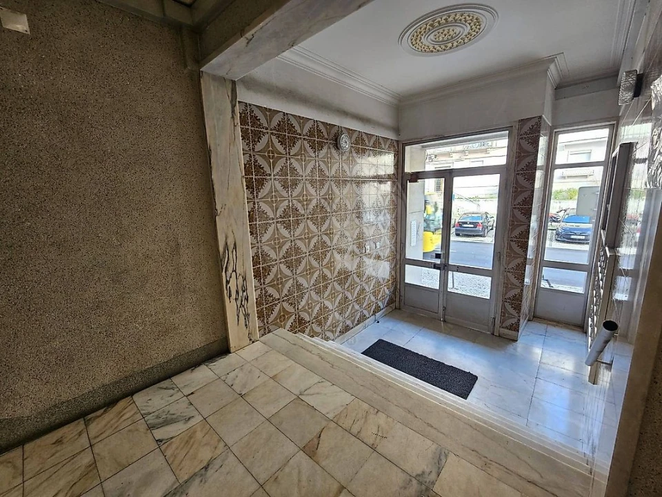 Apartamento T2 para Venda em Queluz e Belas Foto 3