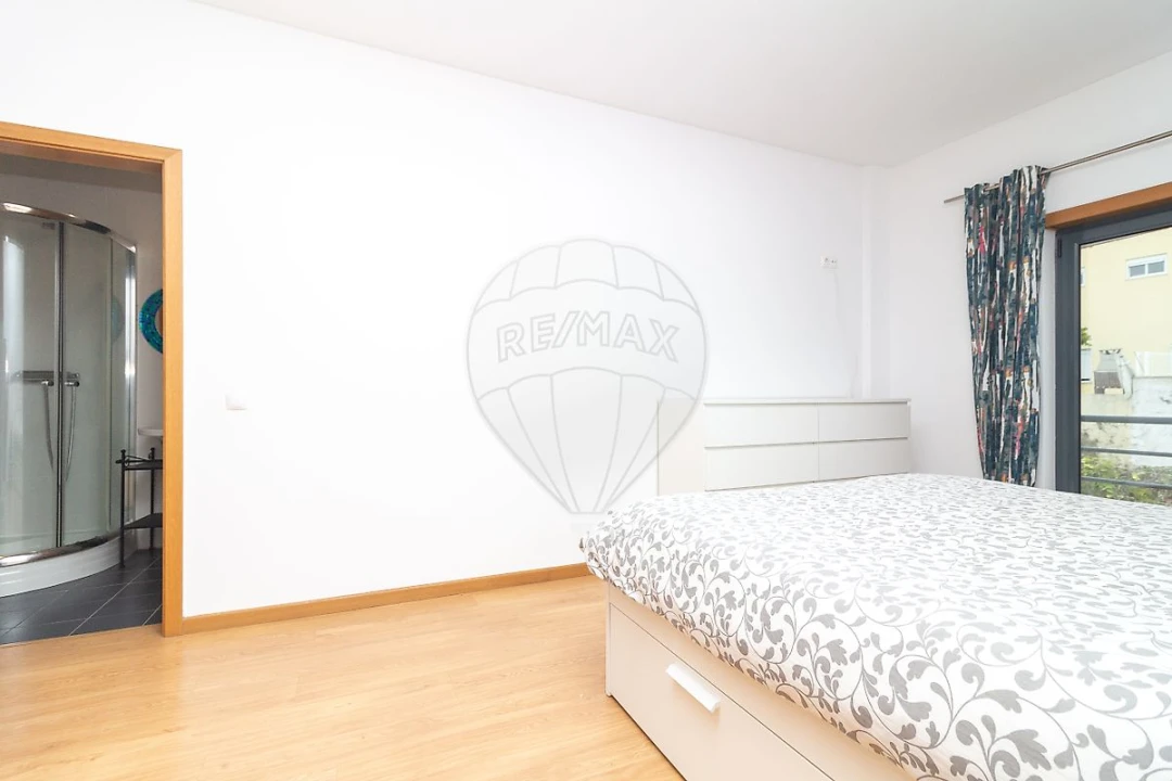 Apartamento T2 para Arrendamento em Ramada e Caneças Foto 17