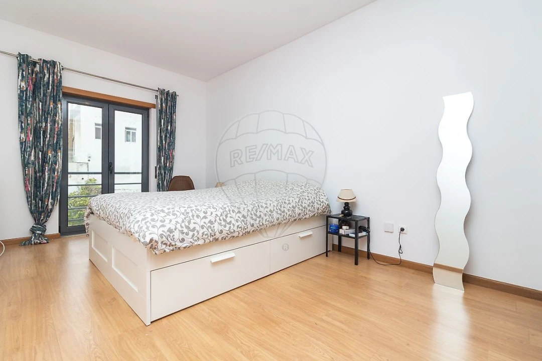 Apartamento T2 para Arrendamento em Ramada e Caneças Foto 14