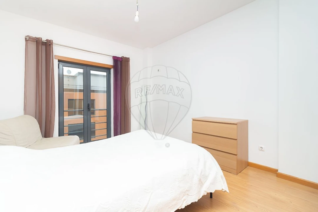 Apartamento T2 para Arrendamento em Ramada e Caneças Foto 9