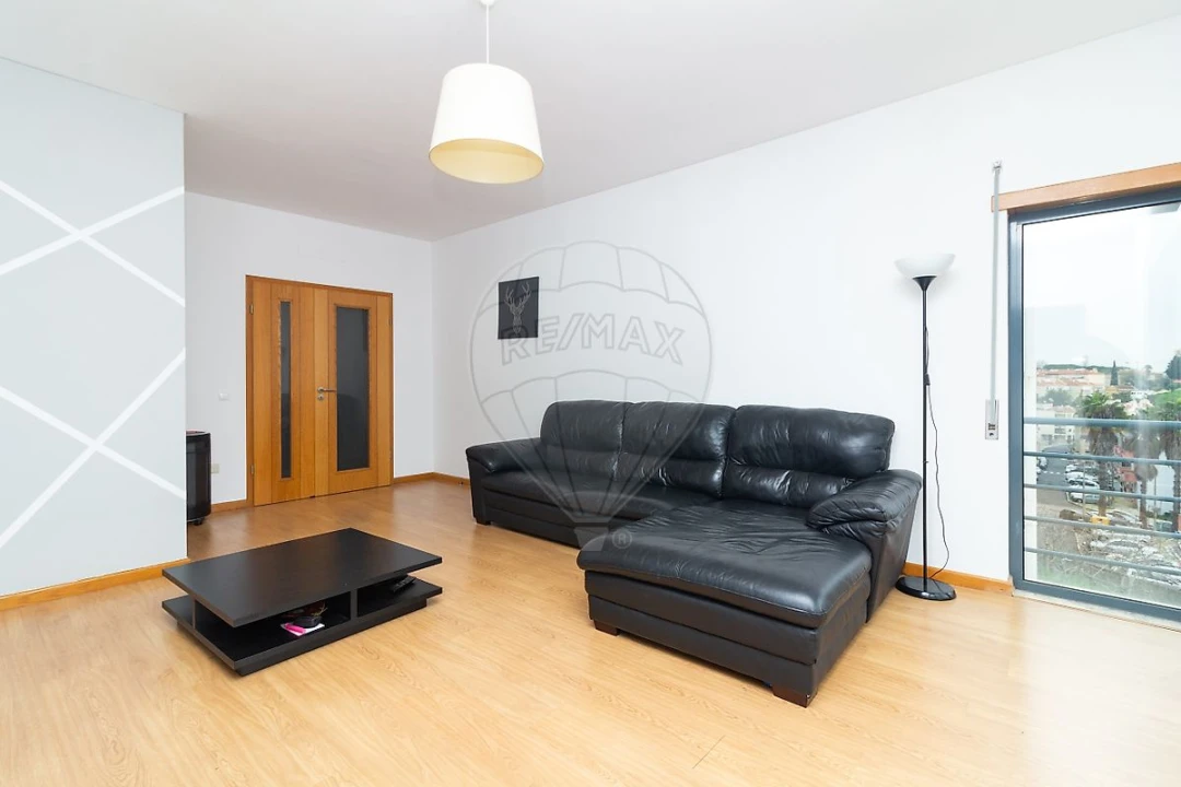 Apartamento T2 para Arrendamento em Ramada e Caneças Foto 8