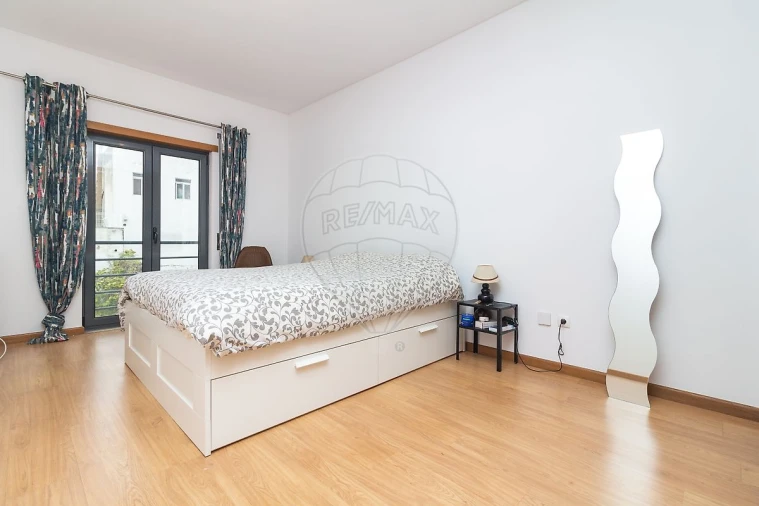 Apartamento T2 para Arrendamento em Ramada e Caneças Foto 14