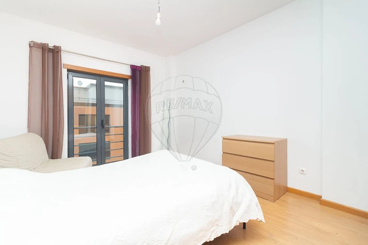 Apartamento T2 para Arrendamento em Ramada e Caneças Foto 9