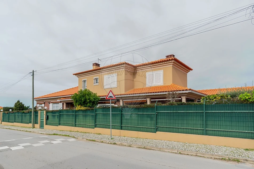 Moradia T4 para Venda em Quinta do Anjo Foto 2