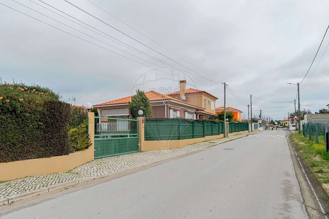 Moradia T4 para Venda em Quinta do Anjo Foto 1