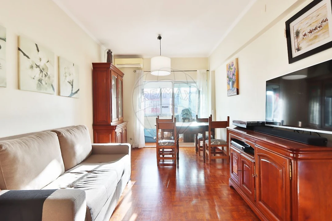 Apartamento T2 para Venda em Porto Salvo Foto 2