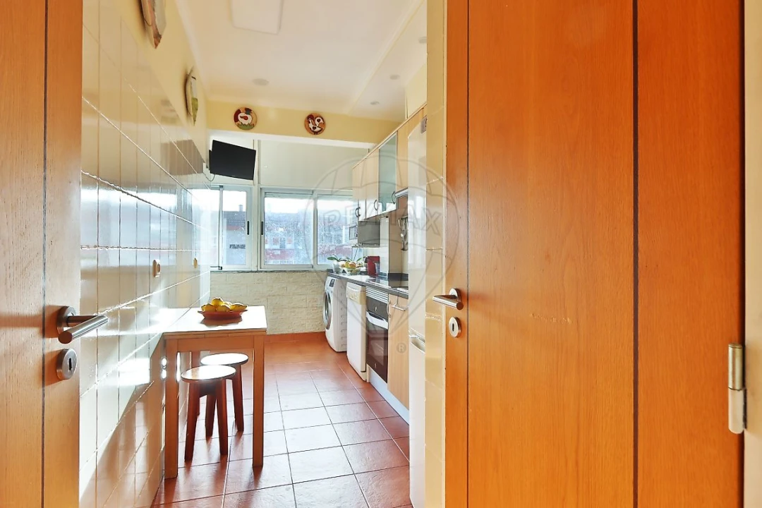 Apartamento T2 para Venda em Porto Salvo Foto 5