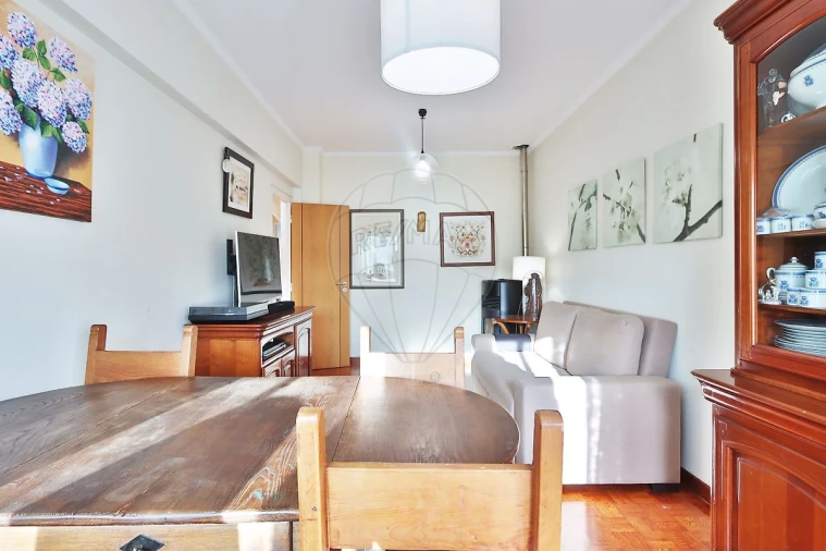 Apartamento T2 para Venda em Porto Salvo Foto 3