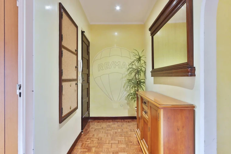 Apartamento T2 para Venda em Porto Salvo Foto 18