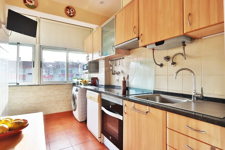 Apartamento T2 para Venda em Porto Salvo Foto 7