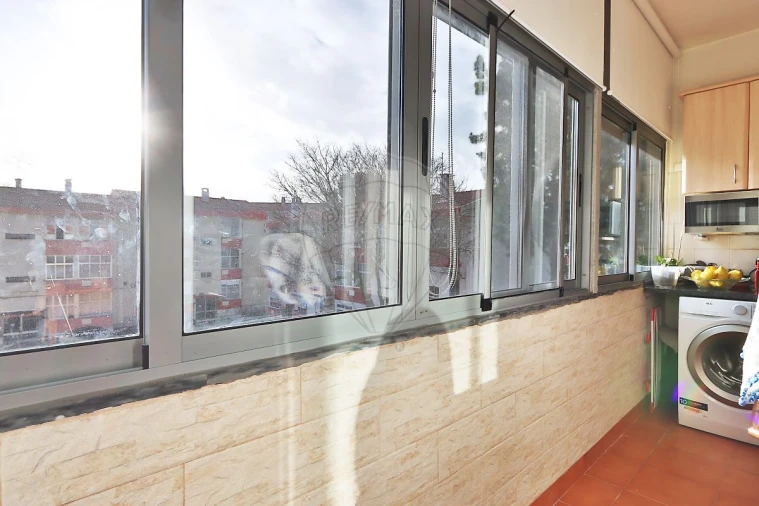 Apartamento T2 para Venda em Porto Salvo Foto 4