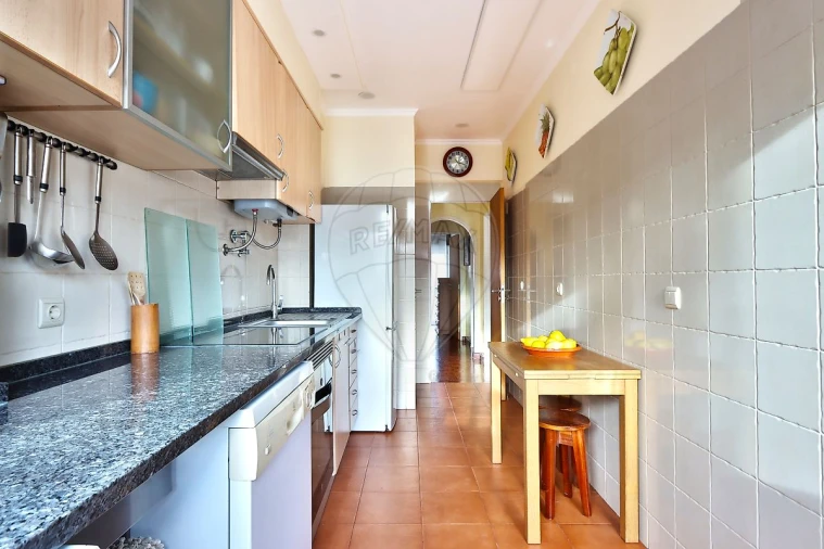 Apartamento T2 para Venda em Porto Salvo Foto 8