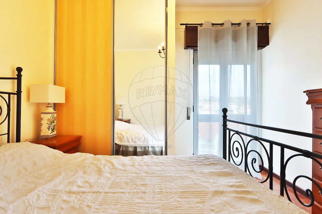 Apartamento T2 para Venda em Porto Salvo Foto 12