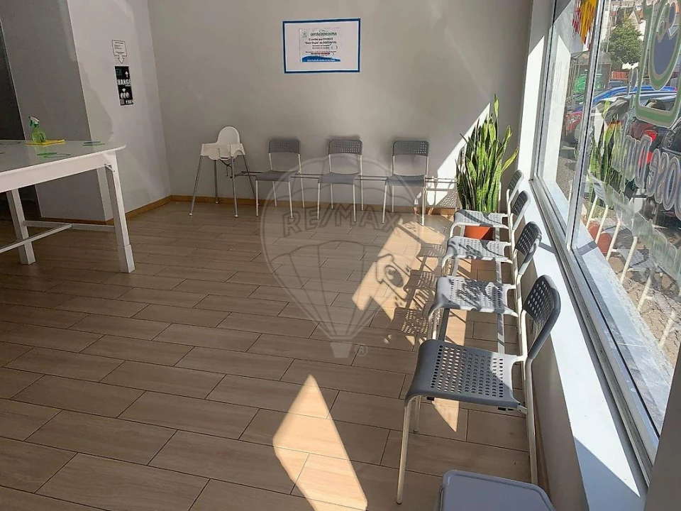 Negócio para Venda em Fânzeres e São Pedro da Cova Foto 8