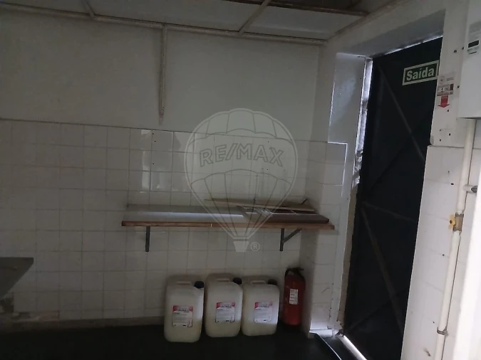 Negócio para Venda em Fânzeres e São Pedro da Cova Foto 2