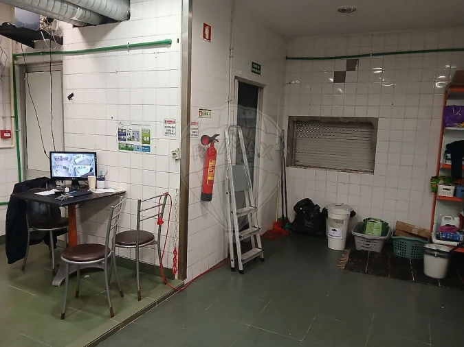 Negócio para Venda em Fânzeres e São Pedro da Cova Foto 4