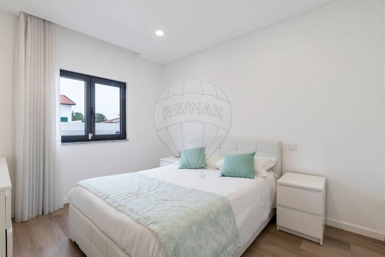 Moradia T2 para Venda em Silveira Foto 18