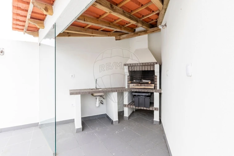 Moradia T2 para Venda em Silveira Foto 32