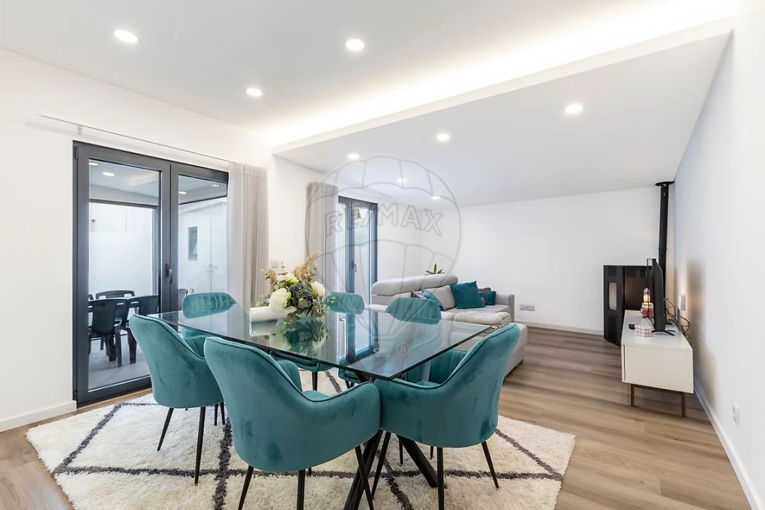 Moradia T2 para Venda em Silveira Foto 4