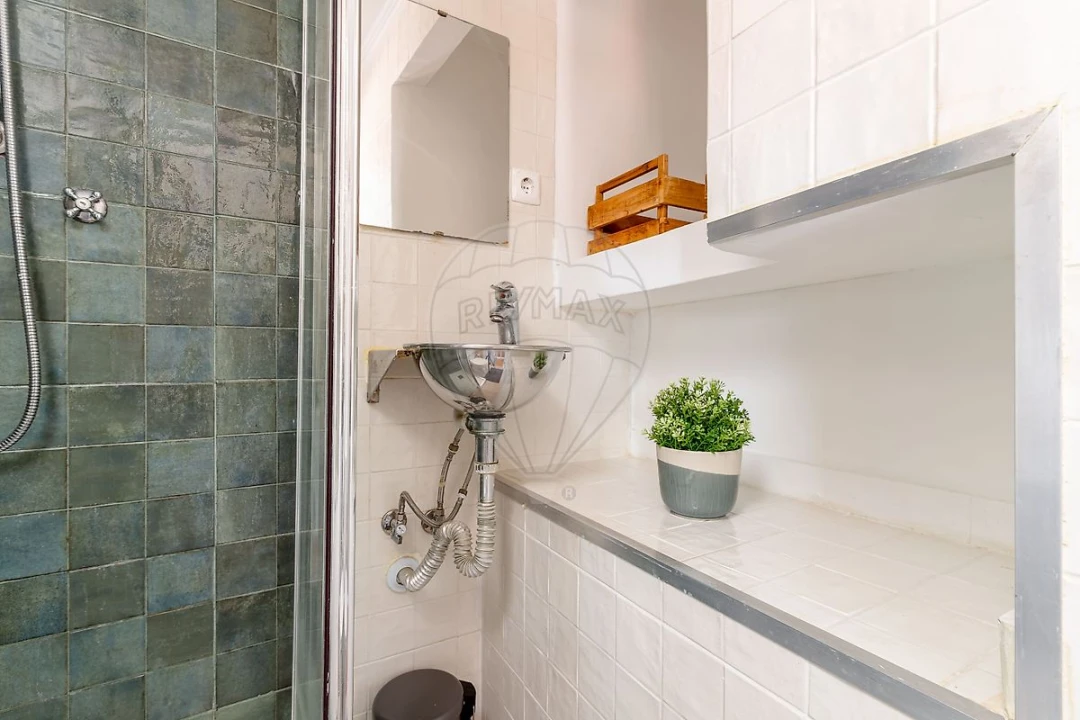 Apartamento T1 para Venda em Santa Maria Maior Foto 2