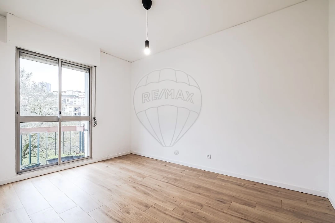 Apartamento T3 para Venda em Santo António dos Cavaleiros e Frielas Foto 13