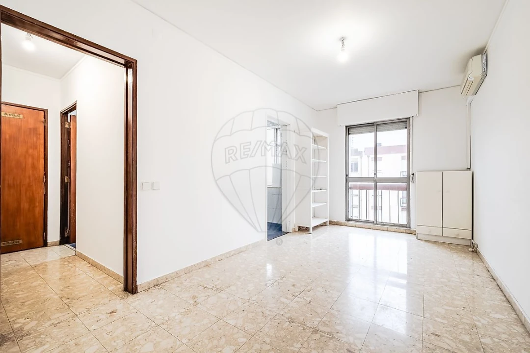 Apartamento T3 para Venda em Santo António dos Cavaleiros e Frielas Foto 3