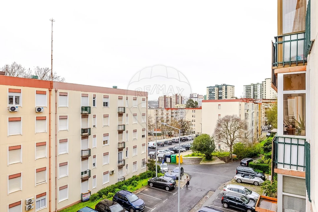 Apartamento T3 para Venda em Santo António dos Cavaleiros e Frielas Foto 28