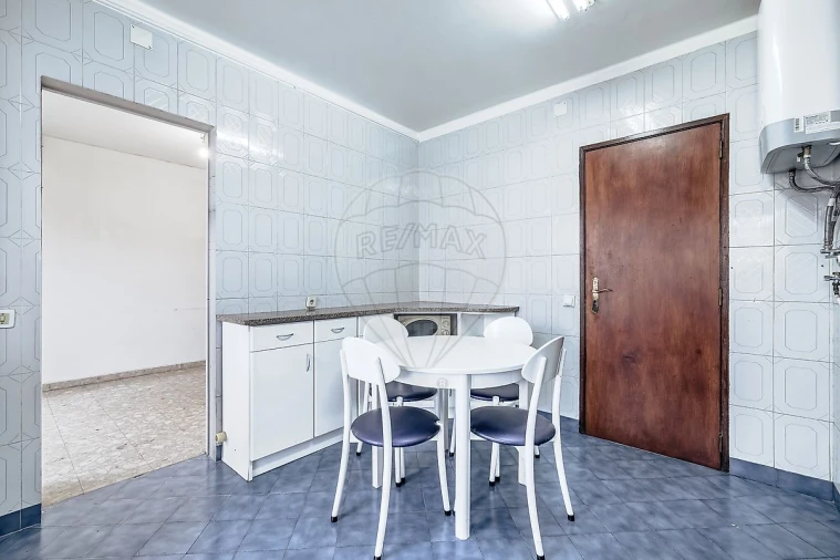 Apartamento T3 para Venda em Santo António dos Cavaleiros e Frielas Foto 15