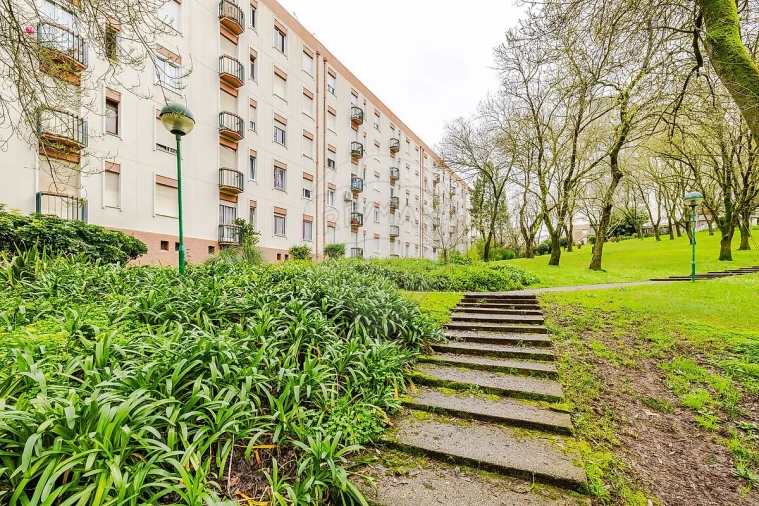 Apartamento T3 para Venda em Santo António dos Cavaleiros e Frielas Foto 33