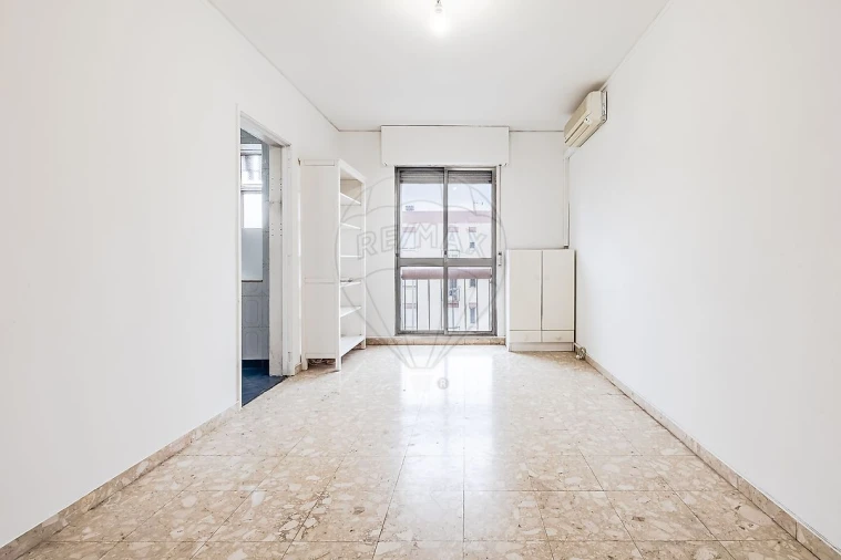 Apartamento T3 para Venda em Santo António dos Cavaleiros e Frielas Foto 6