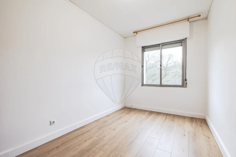 Apartamento T3 para Venda em Santo António dos Cavaleiros e Frielas Foto 11