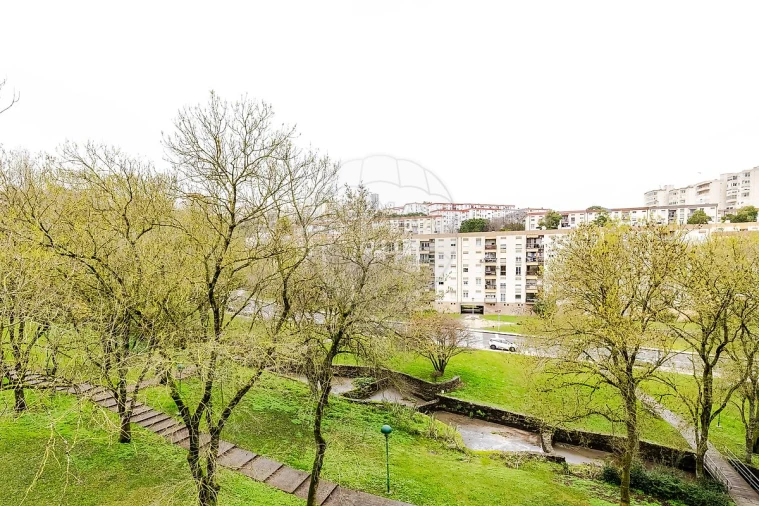 Apartamento T3 para Venda em Santo António dos Cavaleiros e Frielas Foto 24