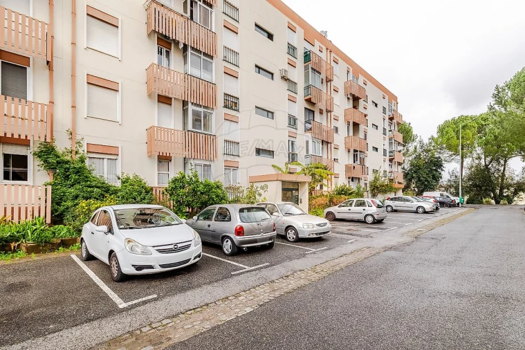 Apartamento T3 para Venda em Santo António dos Cavaleiros e Frielas Foto 31