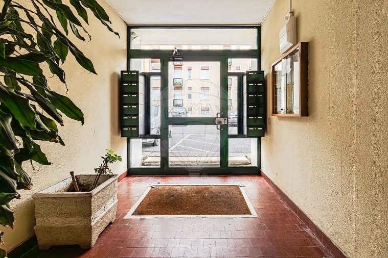 Apartamento T3 para Venda em Santo António dos Cavaleiros e Frielas Foto 32