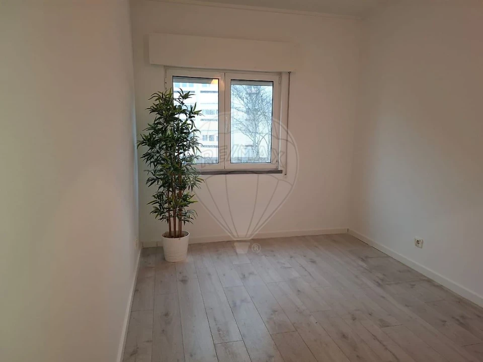 Apartamento T3 para Arrendamento em Algés, Linda-A-Velha e Cruz Quebrada-Dafundo Foto 6