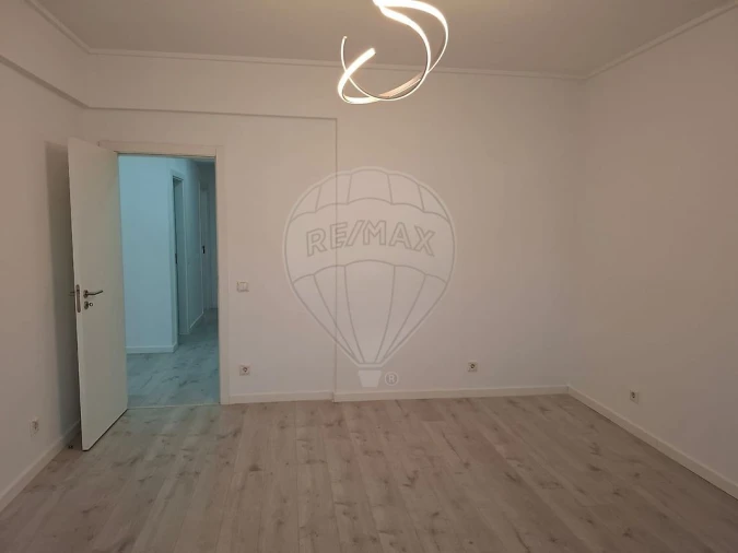 Apartamento T3 para Arrendamento em Algés, Linda-A-Velha e Cruz Quebrada-Dafundo Foto 14