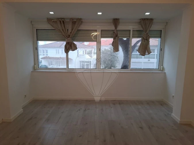 Apartamento T3 para Arrendamento em Algés, Linda-A-Velha e Cruz Quebrada-Dafundo Foto 15