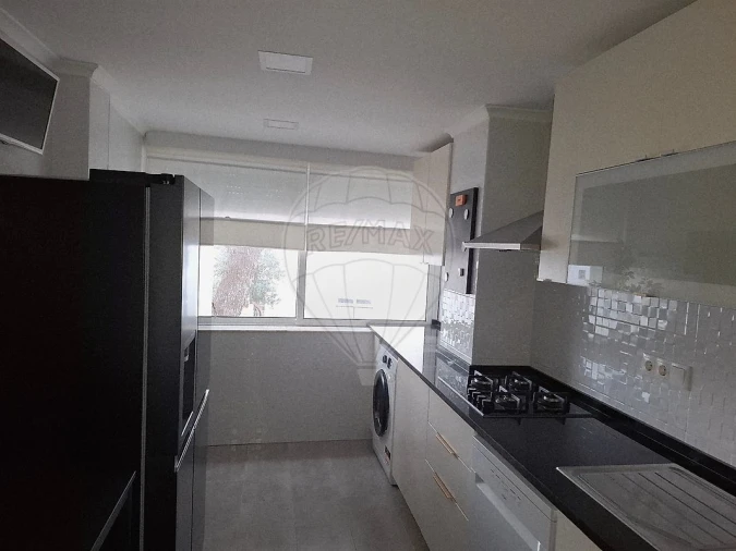 Apartamento T3 para Arrendamento em Algés, Linda-A-Velha e Cruz Quebrada-Dafundo Foto 2
